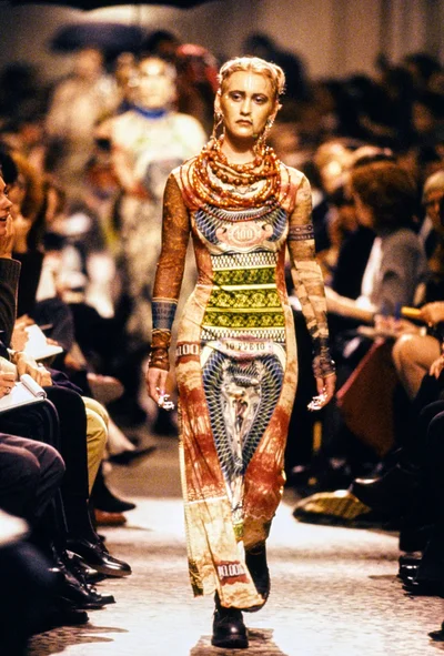 Look 10